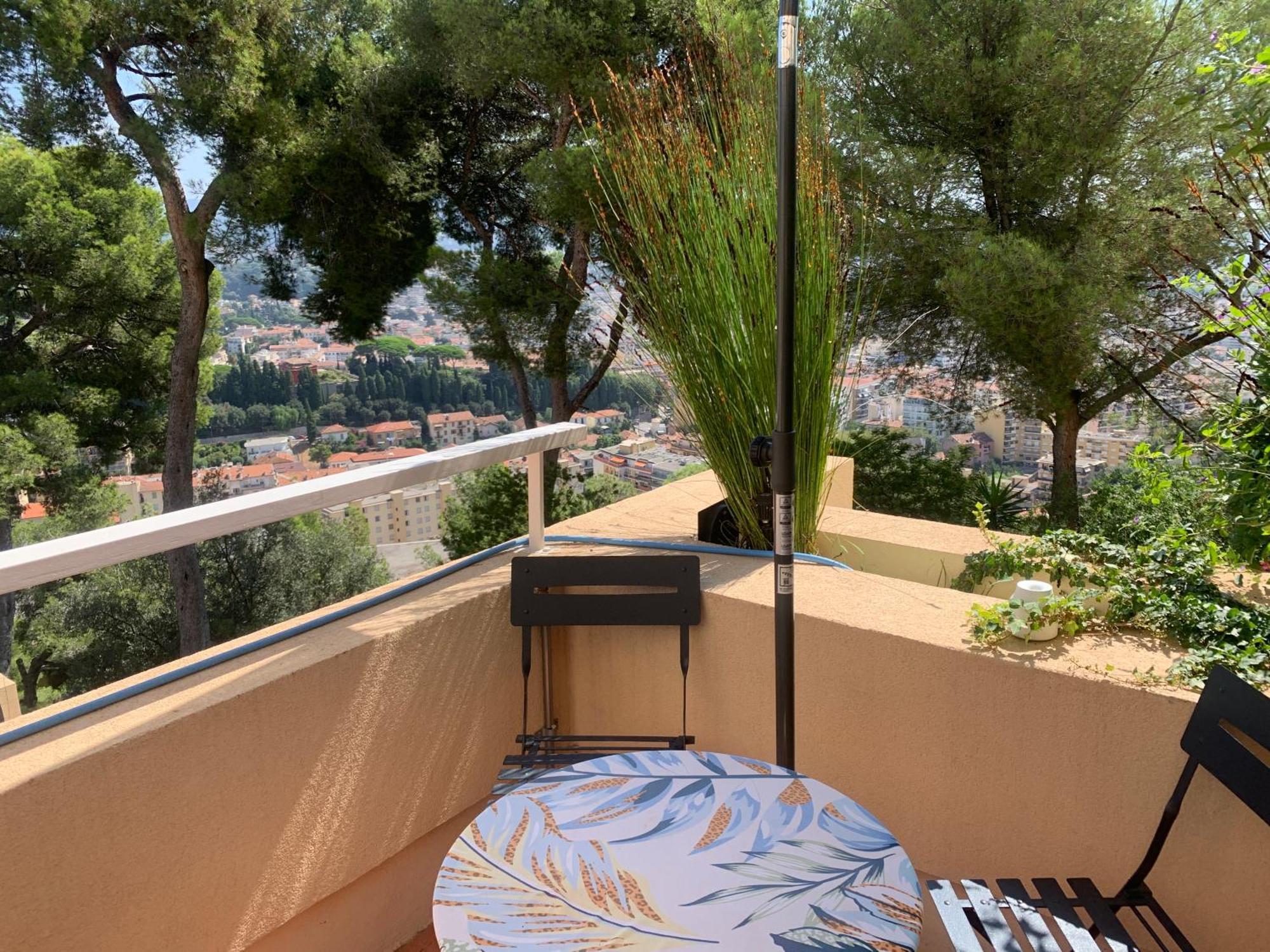 Alloggio in famiglia D Avec Clim Terrasse Et Petit Dejeuner Hauteurs De Nizza